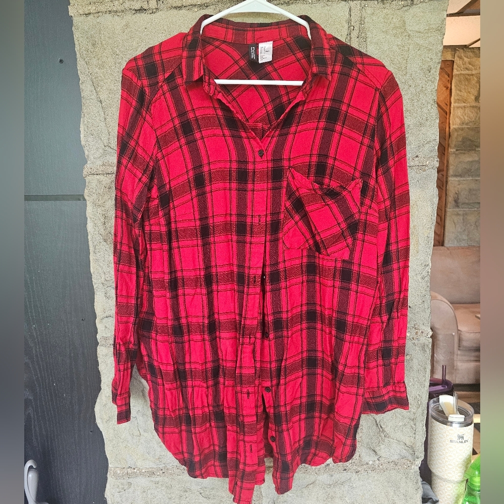 Divided H&M Red and Black Plaid Button-Down Shirt
